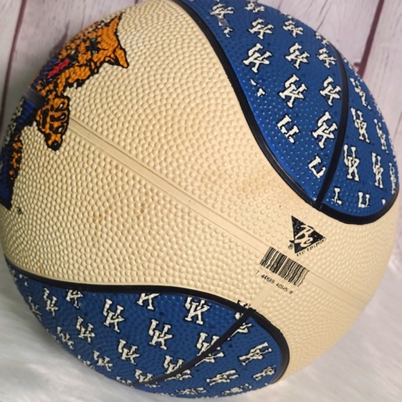 Y2K UK University of Kentucky Wildcats Cats Basketball Ball Standard Size - Picture 5 of 14